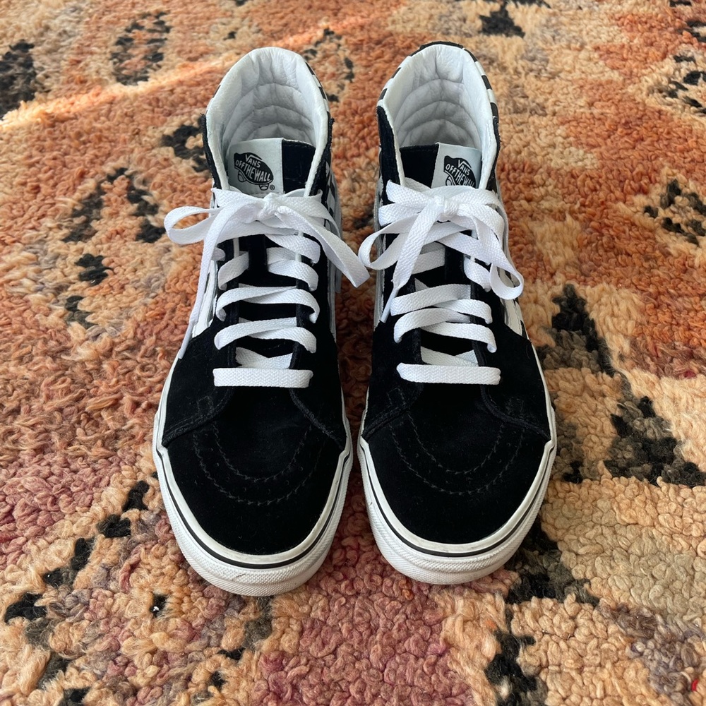 Hightop black checkered vans